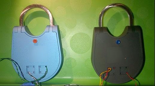 Due prototipi del lucchetto biometrico finiti
